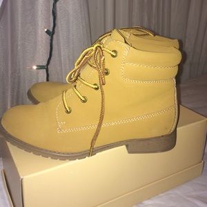 Tan off brand timberlands