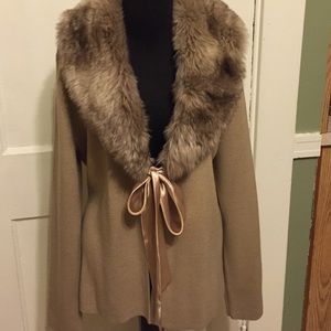 Camel  sweater with removable collar