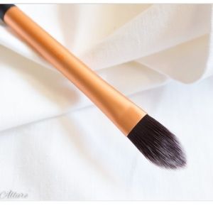 Real techniques pointed foundation brush