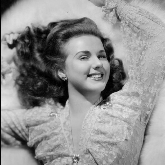 Meet your Posher, Deanna - Picture 1 of 1