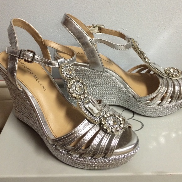 Perfect condition Antonio Melani wedges!