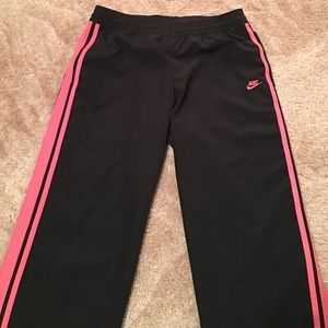 Nike capris !! Very nice !!✨ women's