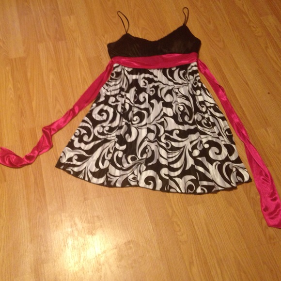 Dress - Picture 2 of 2