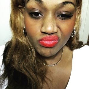 Meet your Posher, Chanel