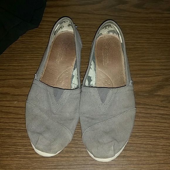 Gray canvas TOMS