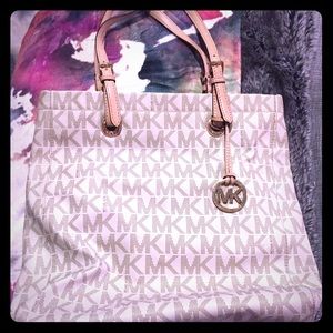 **Michael Kors long tote....beautifull!!