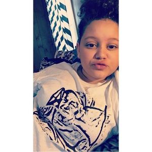 Meet your Posher, Trayona