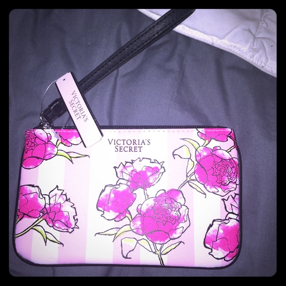NWT VS Wristlet
