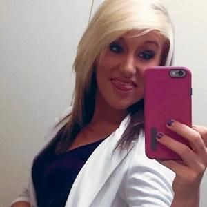 Meet your Posher, Elise