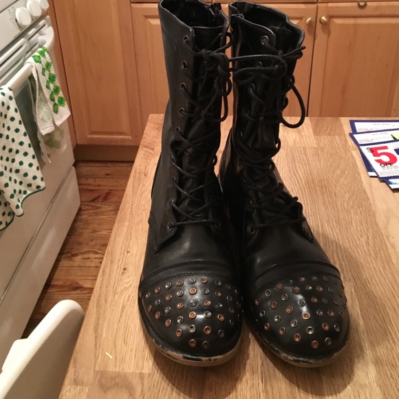 Boots - Picture 2 of 4