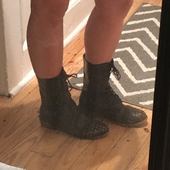 Boots - Picture 4 of 4