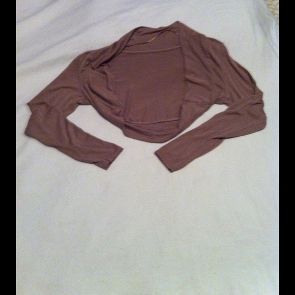 Crop shrug. Brown.