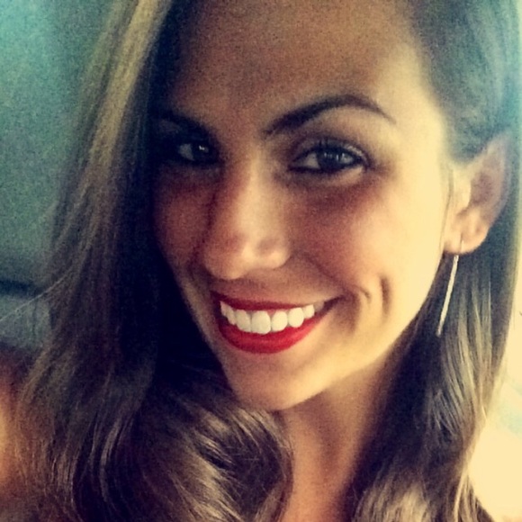 Meet your Posher, Courtney - Picture 1 of 1