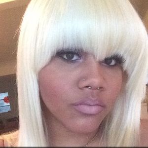 Meet your Posher, Litia