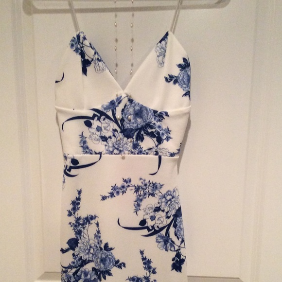 Pretty White w/Blue Flowers Midi Dress