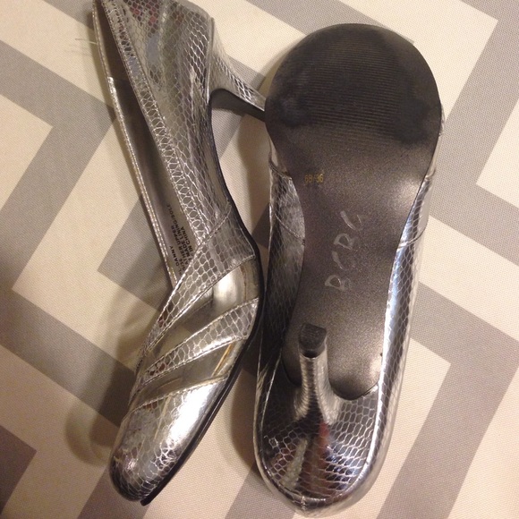 BCBG heels - Picture 3 of 4