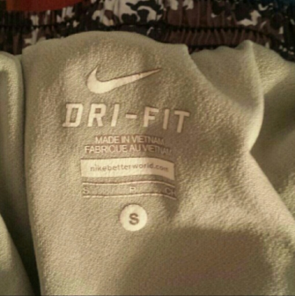 NWOT NIKE DRI-FIT PURPLE CAMO RUNNING SHORTS - Picture 2 of 4