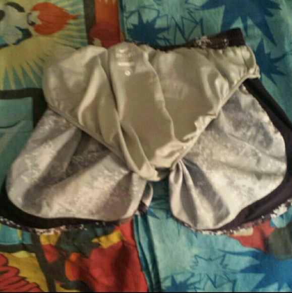 NWOT NIKE DRI-FIT PURPLE CAMO RUNNING SHORTS - Picture 3 of 4