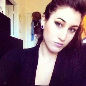 Meet your Posher, Laura
