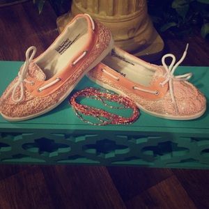 NEW PINK & WHITE LACE SEQUIN SPERRY STYLE SHOES💗