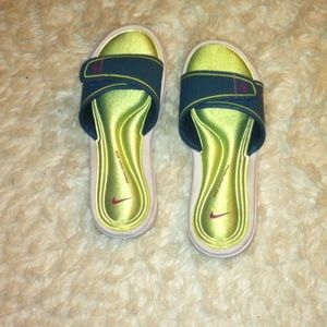 Slides with gel lining.