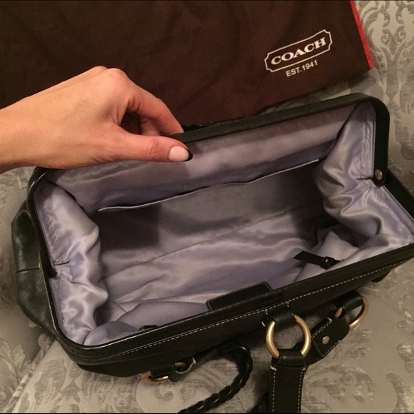 Beautiful leather coach bag w gold hardware - Picture 4 of 4