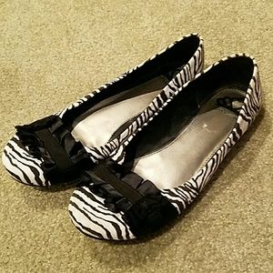 Fergie zebra flats