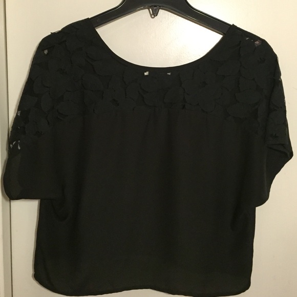 🎉FINAL PRICE 🎉 Black lace crop top - Picture 3 of 4