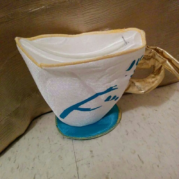 Belle's chipped cup purse!