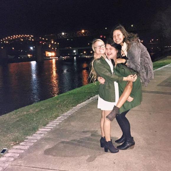 Meet your Posher, Abbie - Picture 1 of 1