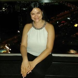 Meet your Posher, Leticia