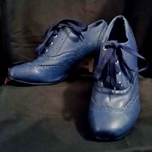 Adorable Blue Wingtip/Oxford Booties Sz 8.5