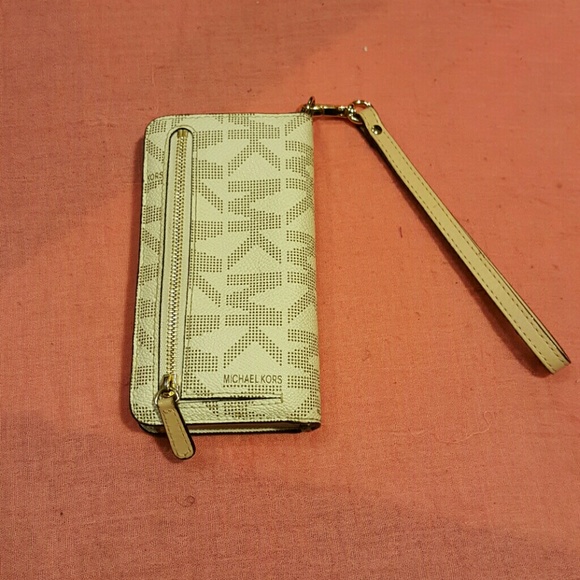 MICHAEL KORS WRISTLET / PHONE CASE - Picture 1 of 4