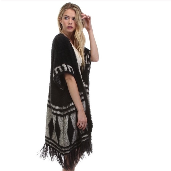 Black tribal sweater - Picture 2 of 2