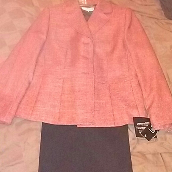 Le Suit BRAND NEW NEVER WORN