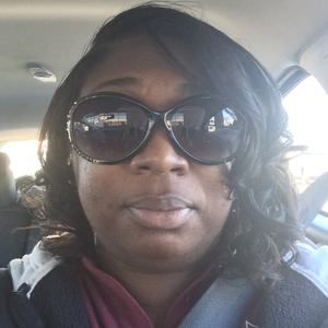 Meet your Posher, Adrienne