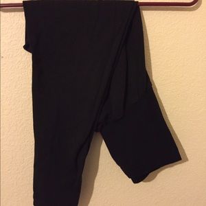 EUC Motherhood Maternity Capri Leggings