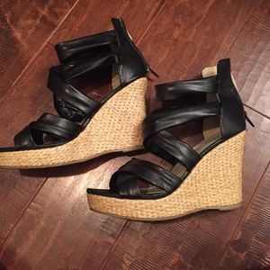 Black wedges