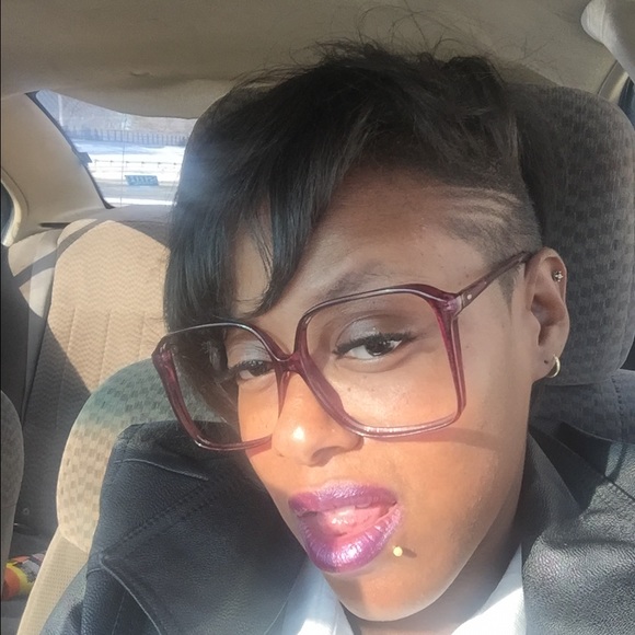 Meet your Posher, Aja