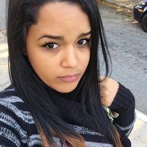 Meet your Posher, Aisha