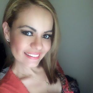 Meet your Posher, Yadira