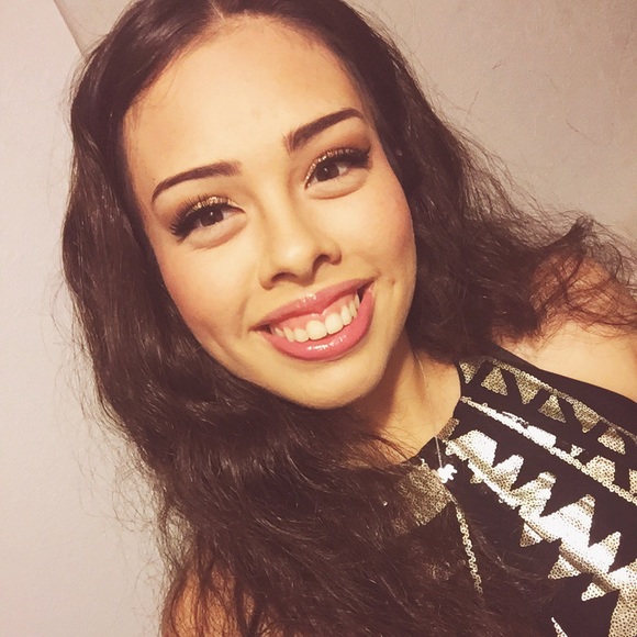 Meet your posher, Karla! - Picture 3 of 4