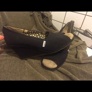 Toms black wedges shoes