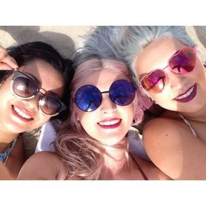 Meet your Posher, Desiree