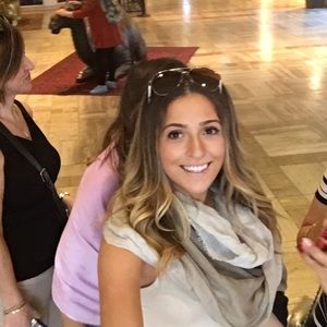 Meet your Posher, Elleana