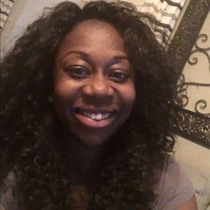 Meet your Posher, Aisha