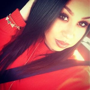 Meet your Posher, Cassandra