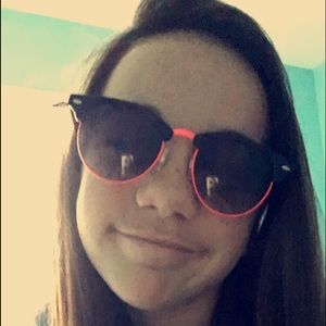 Meet your Posher, Mia