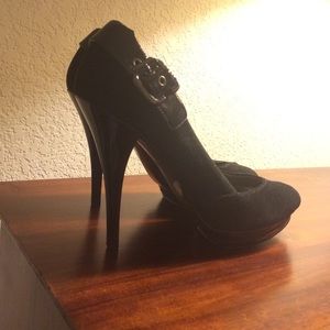 Guess black heels *never worn*