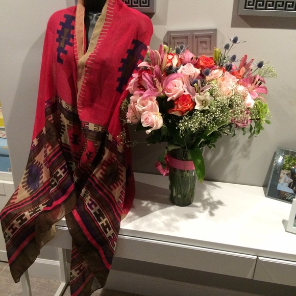 Gorgeous big scarf / cape - Picture 2 of 4